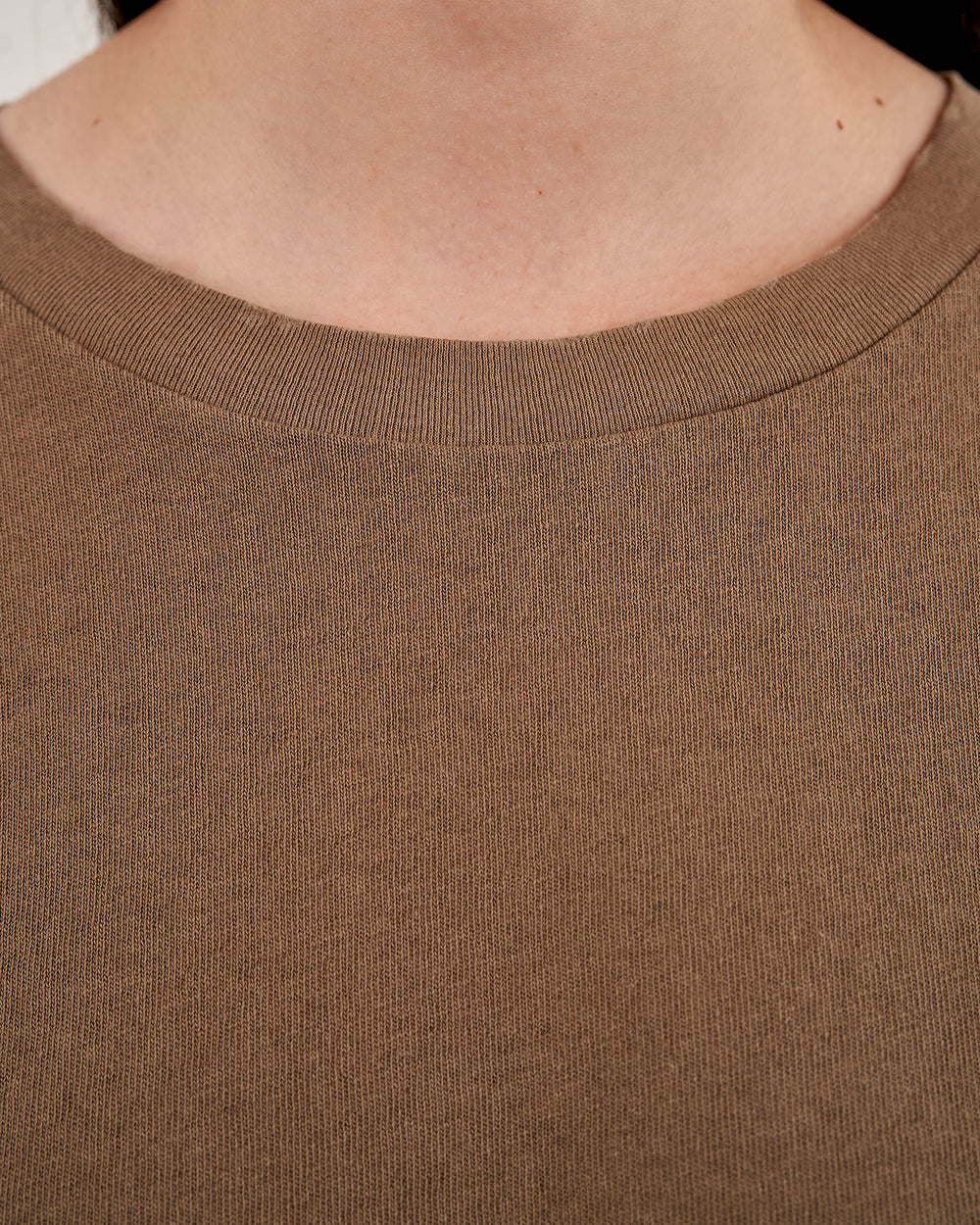 BRADY TEE IN BARK