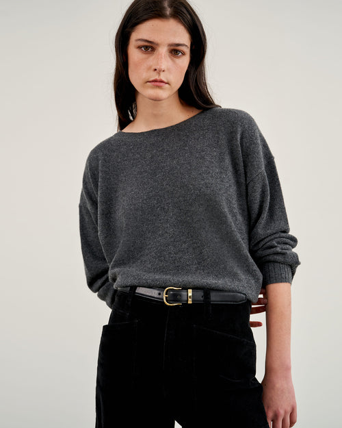 BOYFRIEND CASHMERE SWEATER IN CHARCOAL