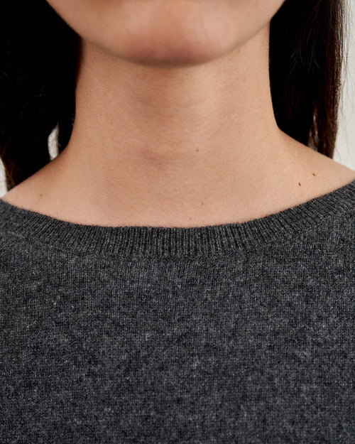 BOYFRIEND CASHMERE SWEATER IN CHARCOAL
