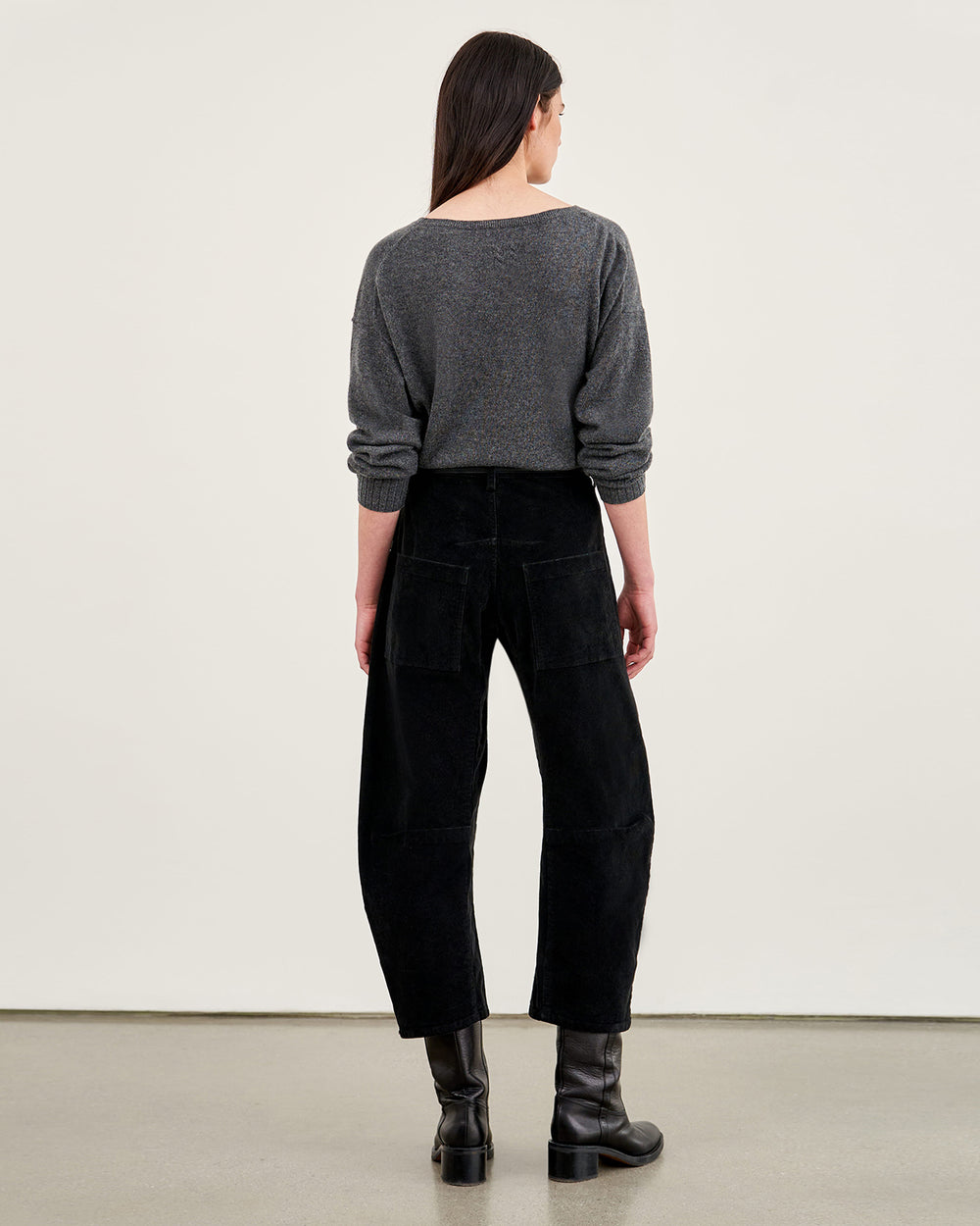 BOYFRIEND CASHMERE SWEATER IN CHARCOAL
