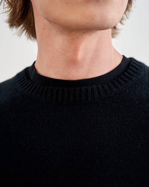 BOYNTON CASHMERE SWEATER IN BLACK