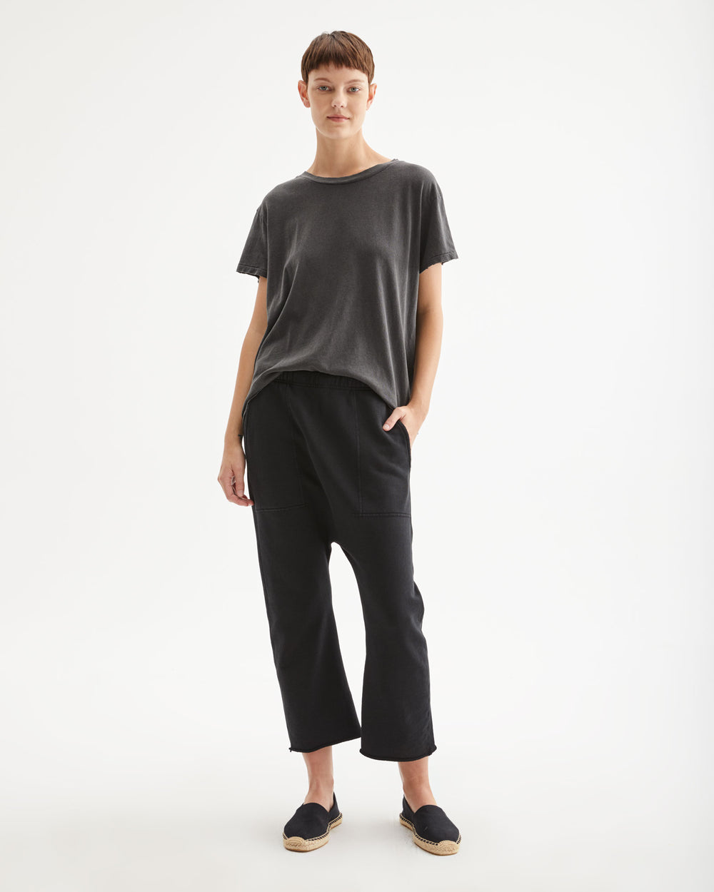 BRADY TEE IN GUNMETAL